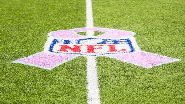 annie-apple-breast-cancer-awareness-new-york-giants.jpg